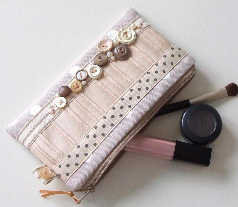 Vintage Flower Button Make-Up Purse